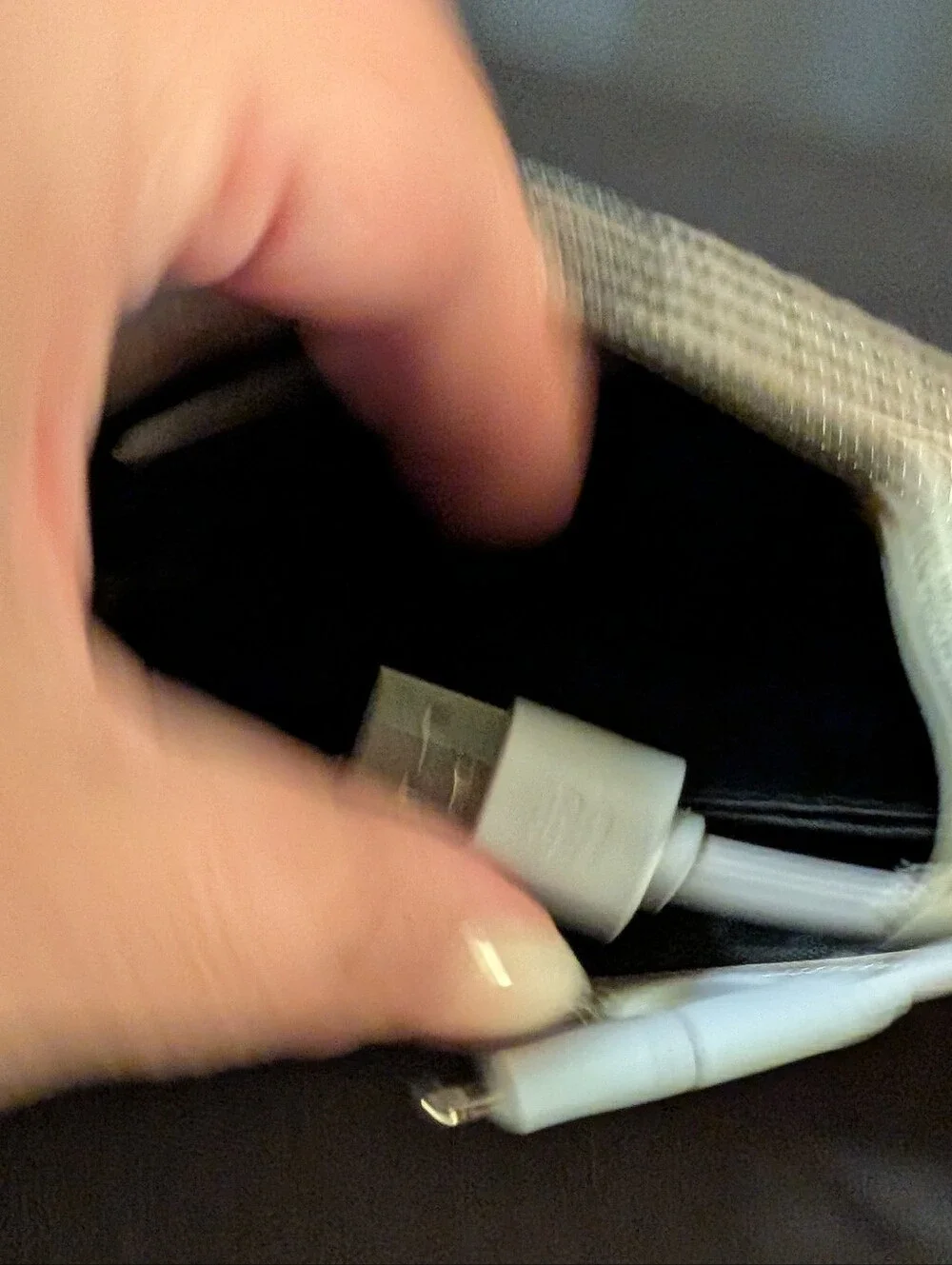 Liz Claiborne Phone Charging Wallet iPhone android Wristlet NWT Removable Power